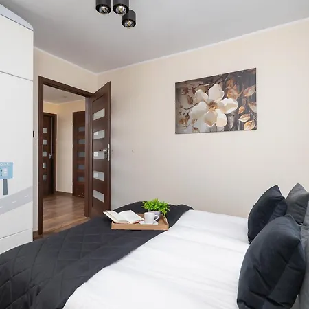 Przytulny Z 3 Sypialniami Z Biurkiem Do Pracy Zdalnej By Renters Διαμέρισμα