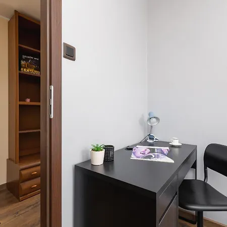 아파트 Przytulny Z 3 Sypialniami Z Biurkiem Do Pracy Zdalnej By Renters *