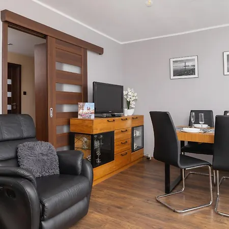 아파트 Przytulny Z 3 Sypialniami Z Biurkiem Do Pracy Zdalnej By Renters