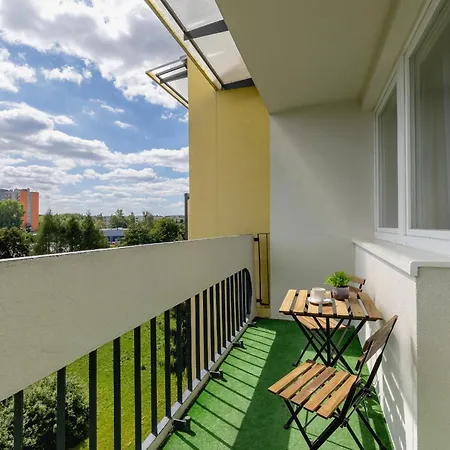 아파트 Przytulny Z 3 Sypialniami Z Biurkiem Do Pracy Zdalnej By Renters