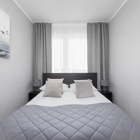 아파트 Przytulny Z 3 Sypialniami Z Biurkiem Do Pracy Zdalnej By Renters *